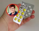Kobieta w okularach i tabletki w blistrach. Dowiedz się, jak dbać o nerki przy cukrzycy, by cieszyć się zdrowiem.